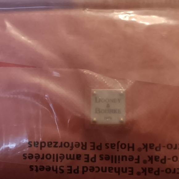 DOONEY AND BOURKE ITALIAN SAFFIANO LEATHER WRISTLET (TOMATO)  NWT - Picture 7 of 7